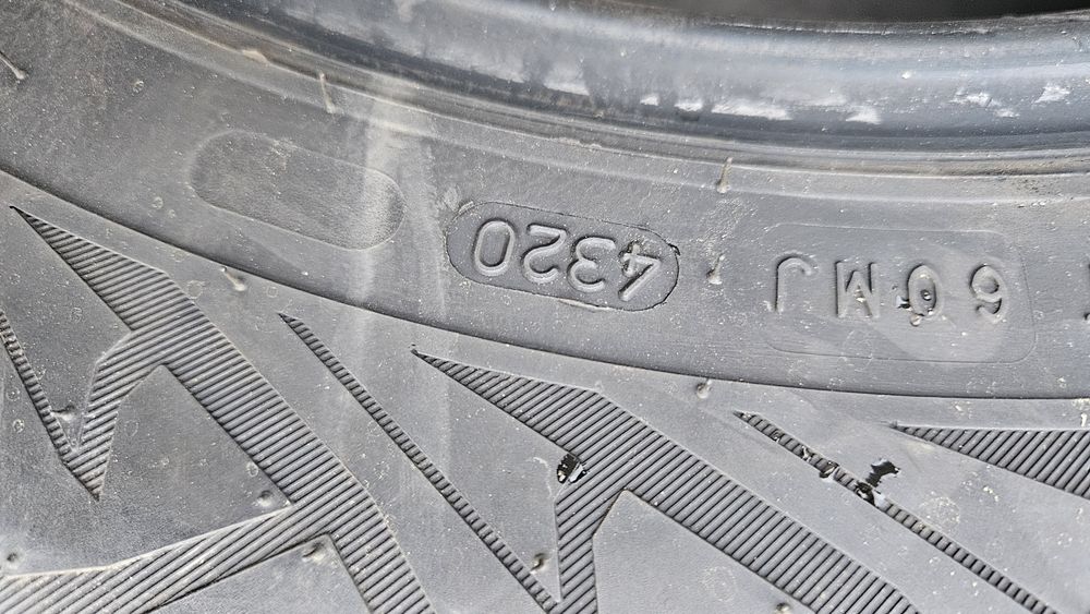 2бр гуми 215 65 16С дот 20 нокиан