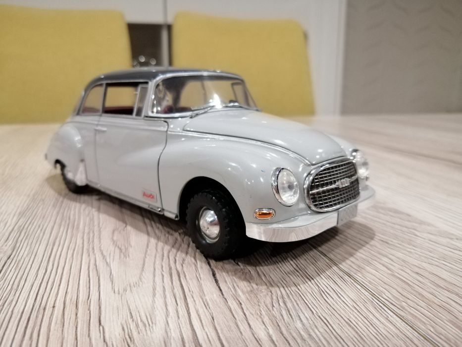 Колекционерска количка 1:18