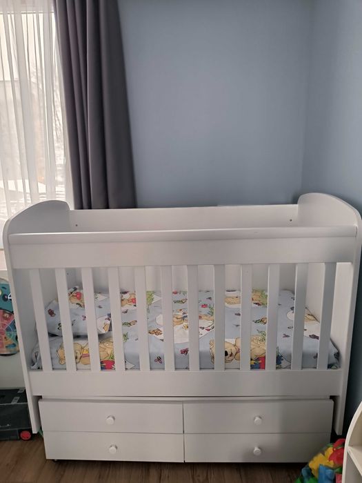 Дървена кошара+ матрак+протектор +въртележка