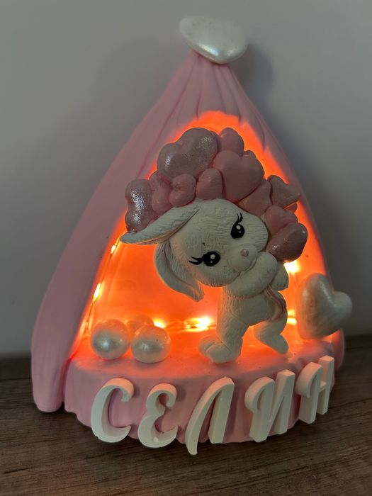 Персонализирана детска лампа със зайче.