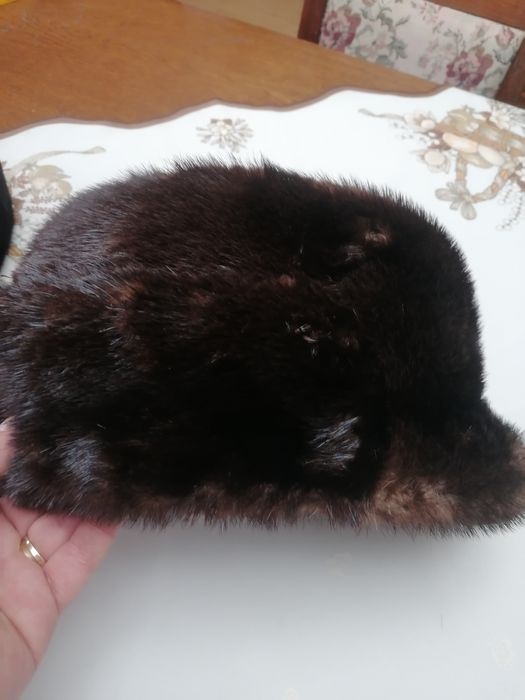 Căciulă Bărbați eleganta, blana de nurca, noua, marimea 59.
Preț de ma