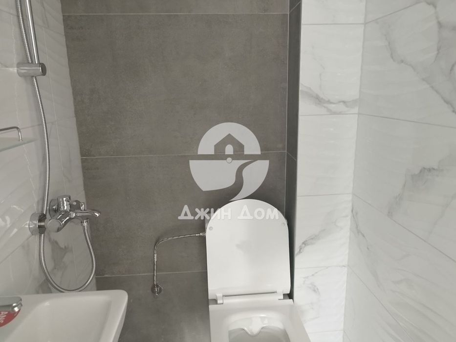 Просторна двуетажна къща в гр. Бяла