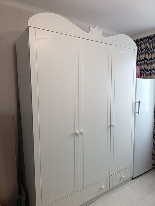 Шкаф плательный. Для детской.