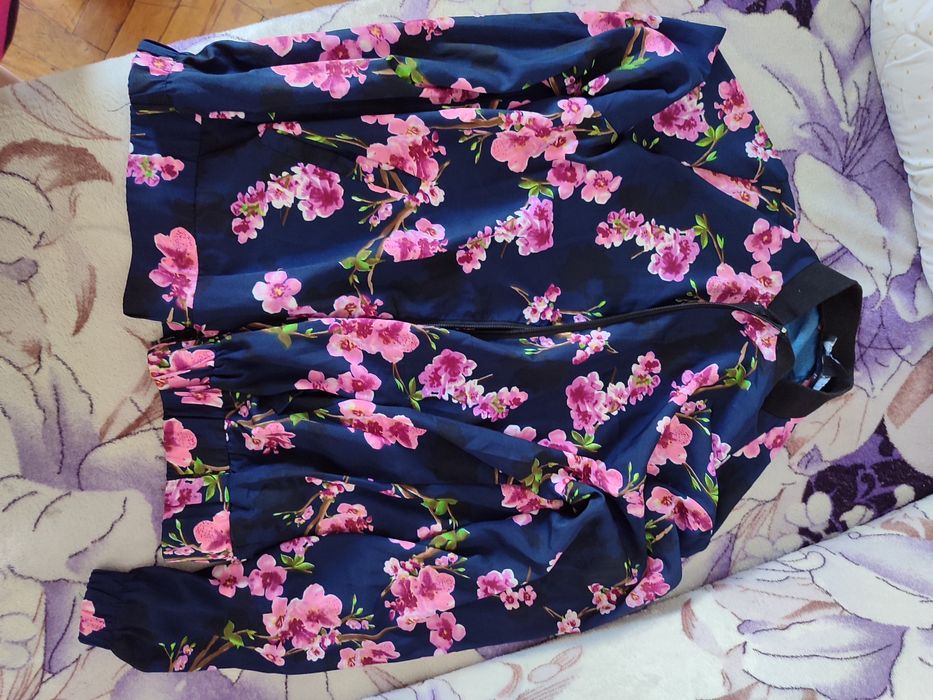 Bluza cu fermoar subțire