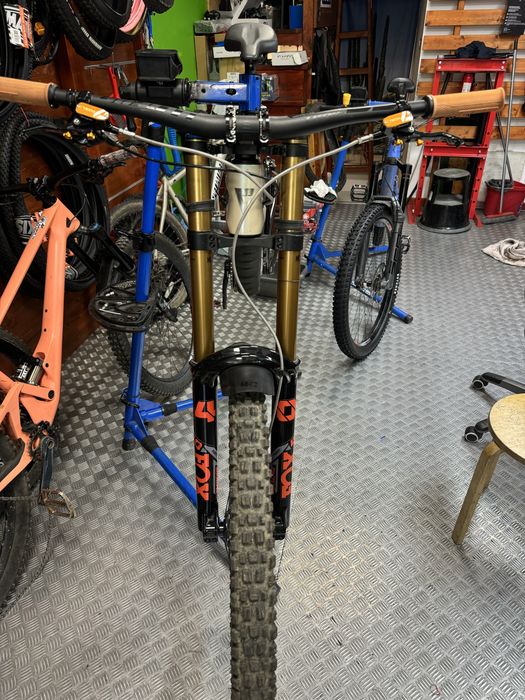 Giant Glory Advanced 2024 колело за спускане DH