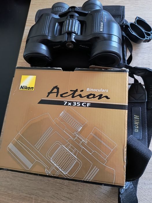 Binoclu Nikon 7x35 cf