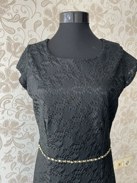 Rochie si cardigan. Potrivita pentru ocazii.