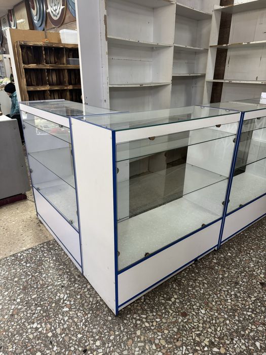 Ветрина стеклянная