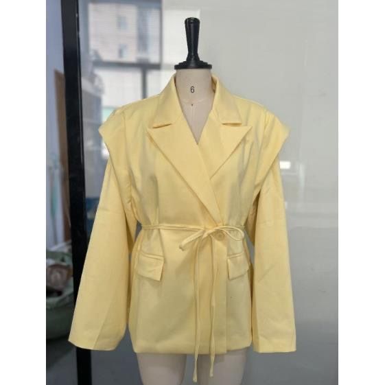 Женский пиджак.