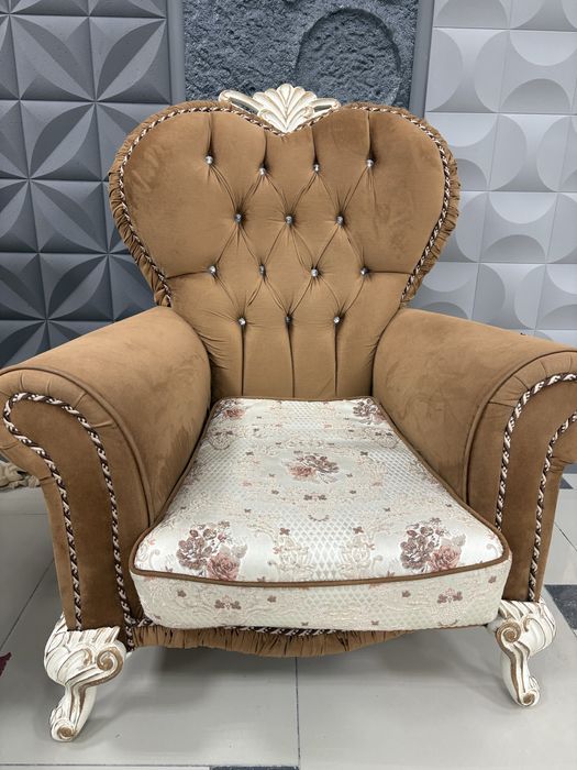 Продам диван и два кресла ,в отличном состоянии