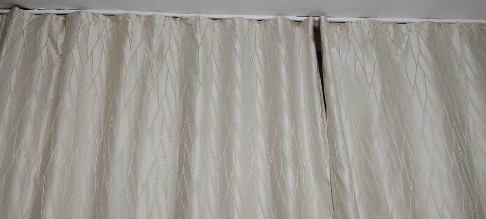 Продам шторы в комнату