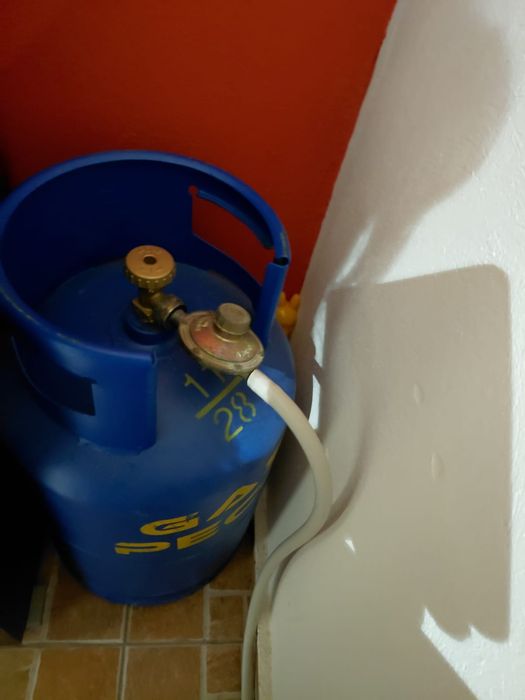 Vand aragaz cu butelie