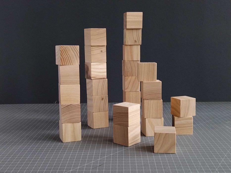 Дървени кубчета, разноцветни и натурални