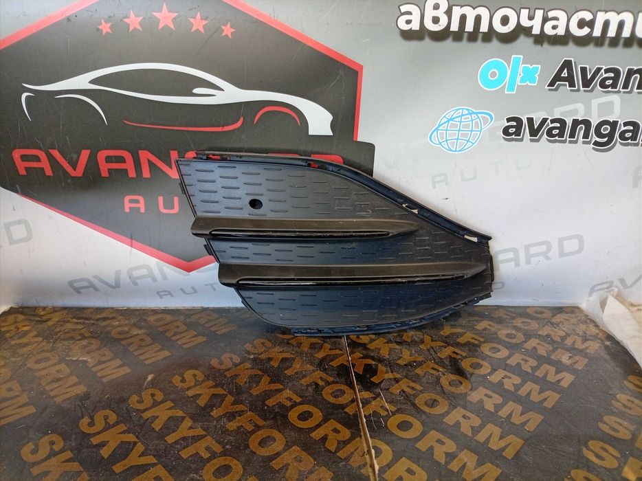 Предна лява решетка Mercedes W247