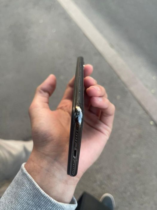 Продам iphone x .