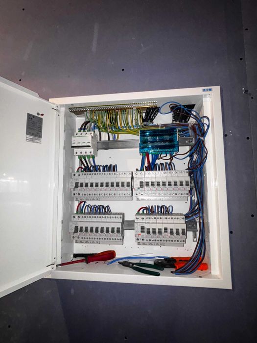 Electrician Autorizat ANRE - Intervenții Rapide și Verificări PRAM