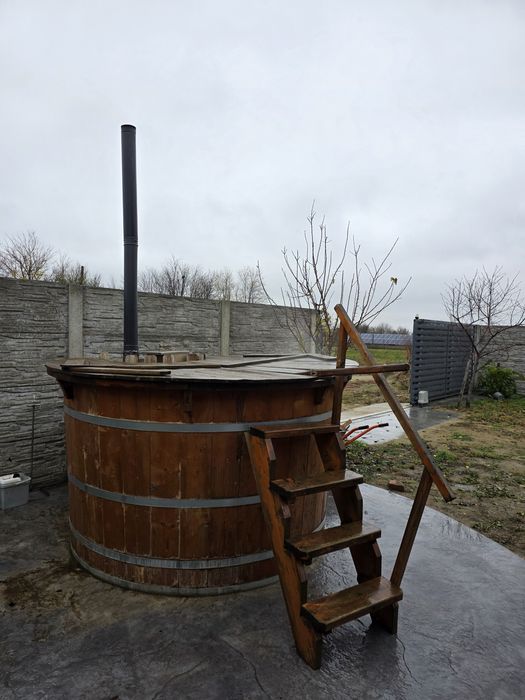 Ciubar /Butoi lemn piscina soba inclusa
