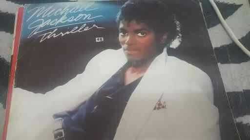 Viniluri,casete audio-video ,CD.uri ,banda magnetofon si camera v.