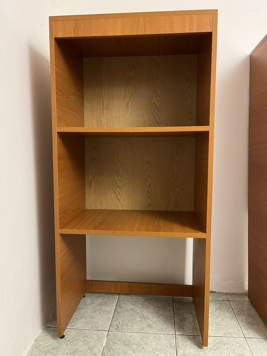 Set 2 corpuri bibliotecă / rafturi PAL cu picioare reglabile
