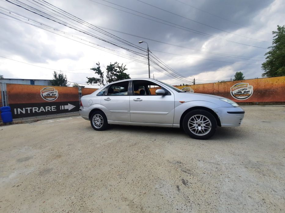 Dezmembrez ford focus 1.6 benzina 2002
