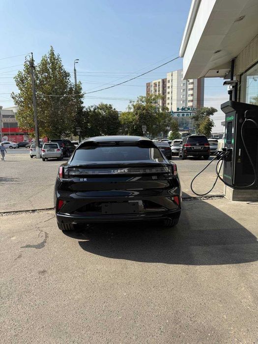 Зеекр 001 булиб толашга