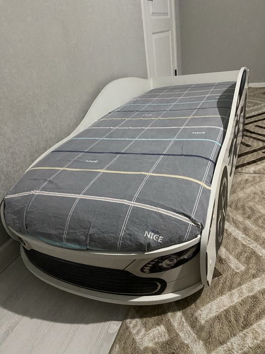 Продам кровать машинку