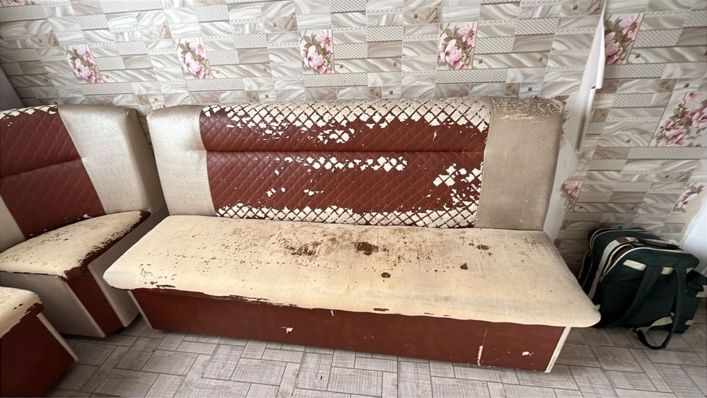 Кухный угловой диван