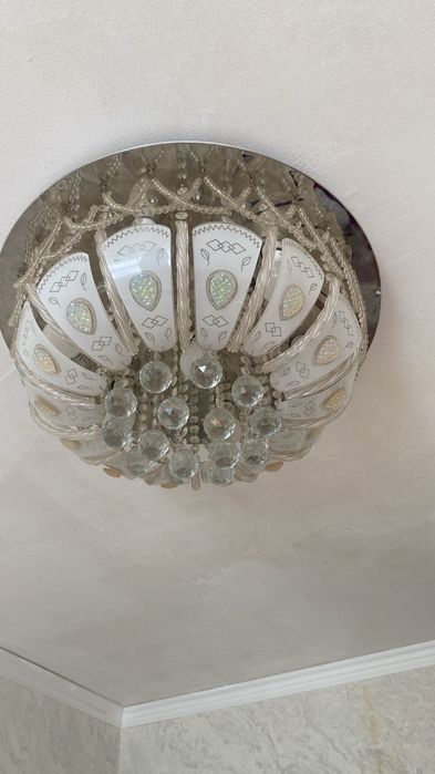 Срочно продаю люстру!