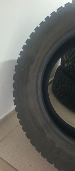 Зимние шины 235/60/18