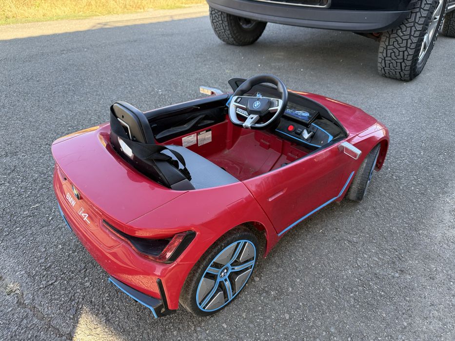 Акумолаторна кола bmw i4