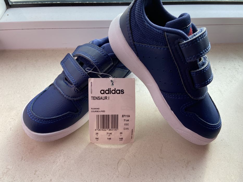 Чисто нови детски обувки на Адидас(Adidas), номер 25