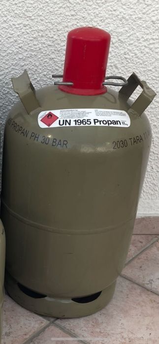 Немски Газови Бутилки празни две 11 л.И една 5 литрова. Малко ползвани