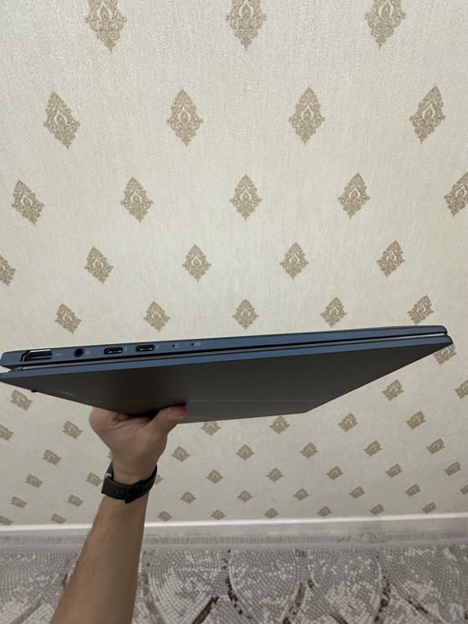 Asus Zenbook 14 Ultra 5 225h