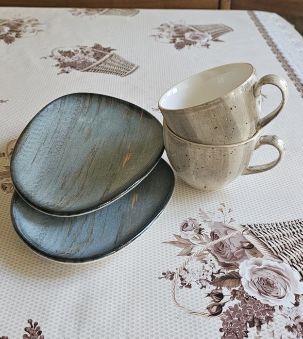 Чашечки с блюдцами. Абсолютно новые.Про-во СССР..Сервиз,чашки,чайники