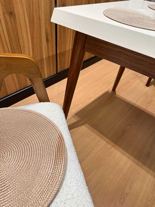 Продам обеденный стол со стульями (комплект)