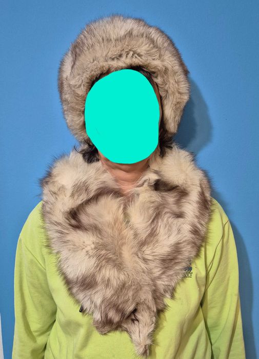 Шапка и яка лисица