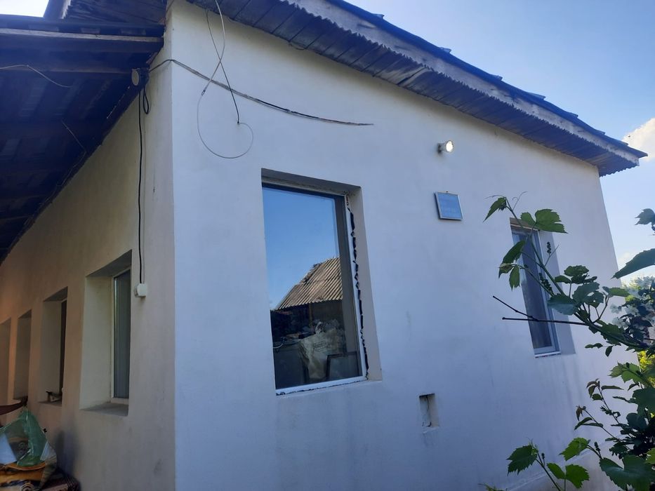 Casa de vânzare cu anexe și teren arabil