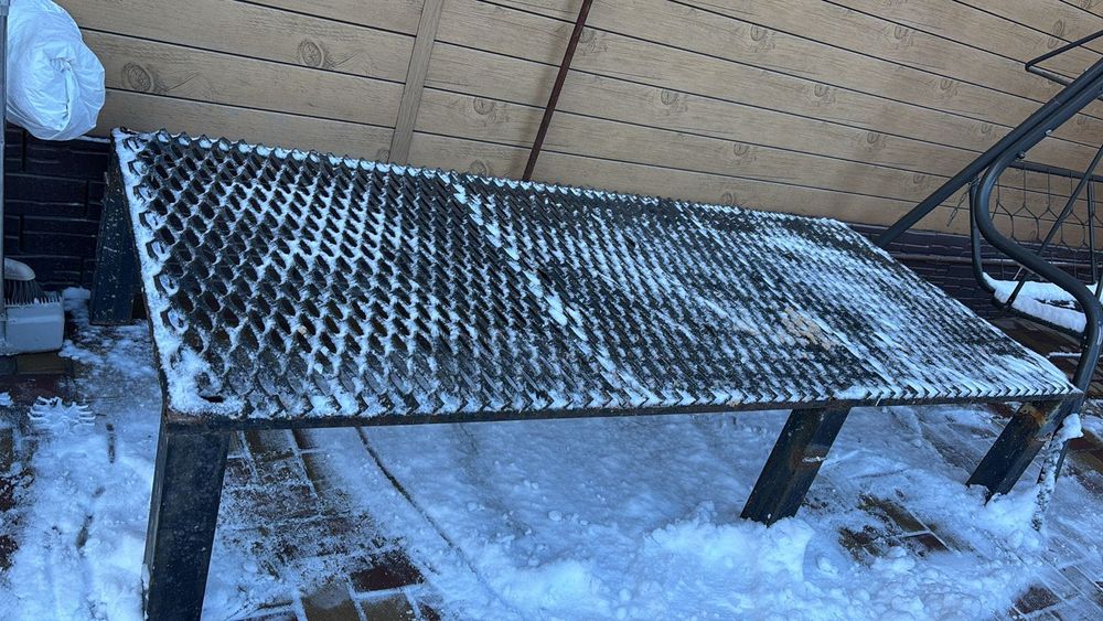 Решетчатый стол (