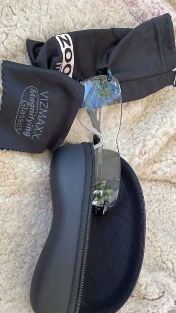 Ochelari de citit cu efect de lupa