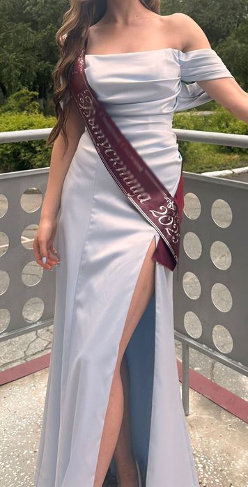 Вечернее платье нежно голубое одевали один раз