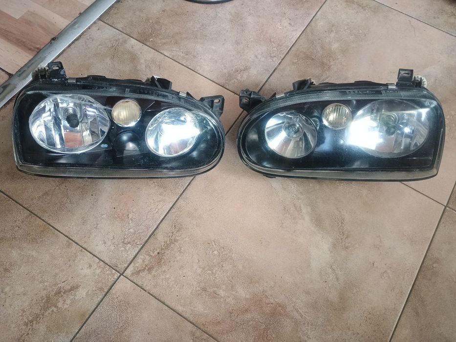 Комплект- двусекционни фарове Хела за Голф 3