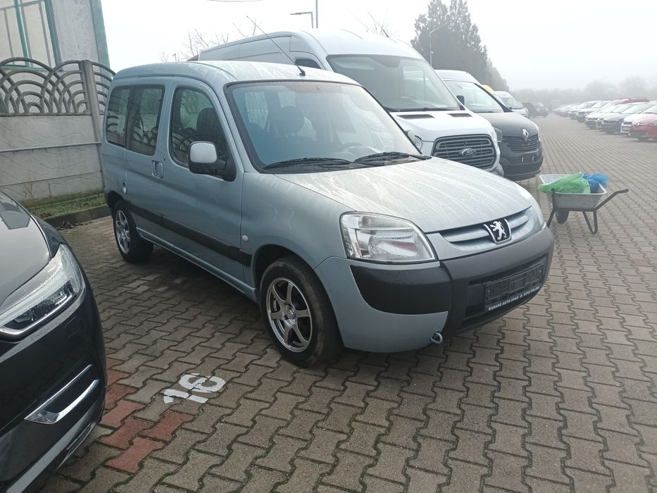 Peugeot Partner 5 locuri, benzina