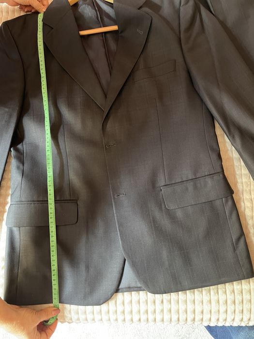 Costum Hugo Boss nepurtat 48