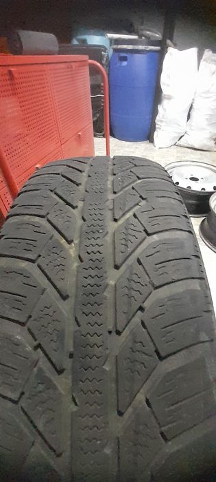 6 Jante logan r 15, 2 cauciucuri de vara, 2 de iarna plus 6 capace