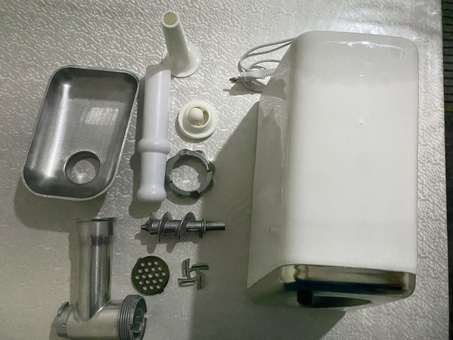 Продам электрическую мясорубку