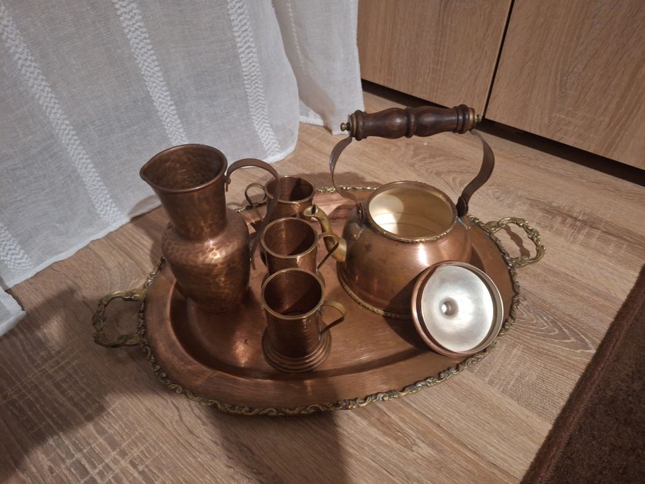 Меден чайник съдове  прибори