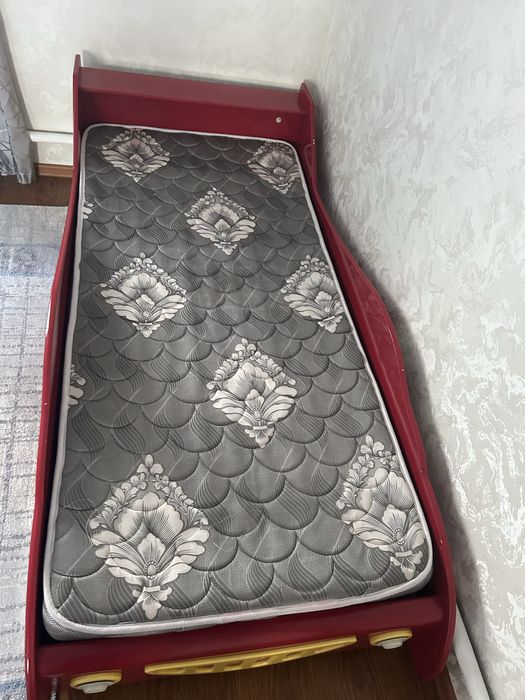 Продам кровать машинку