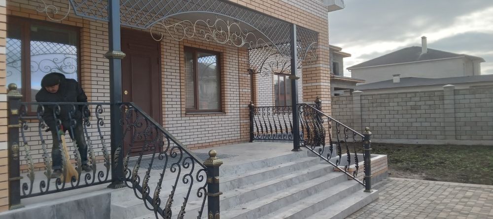 Решётки, двери, ворота тапсаны и т.д.