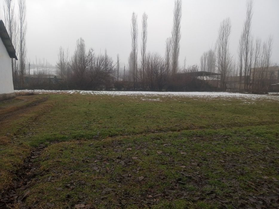 Uy sotiladi yer maydoni 15 sotix yonida 14 sotix uchaskasi bor