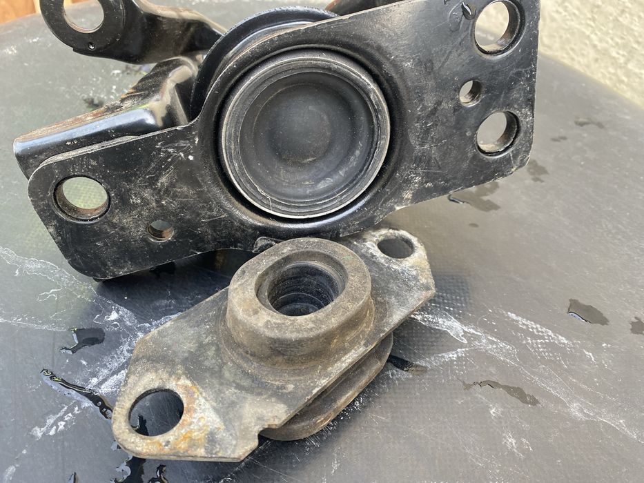 Продам падушки ниссан ноте